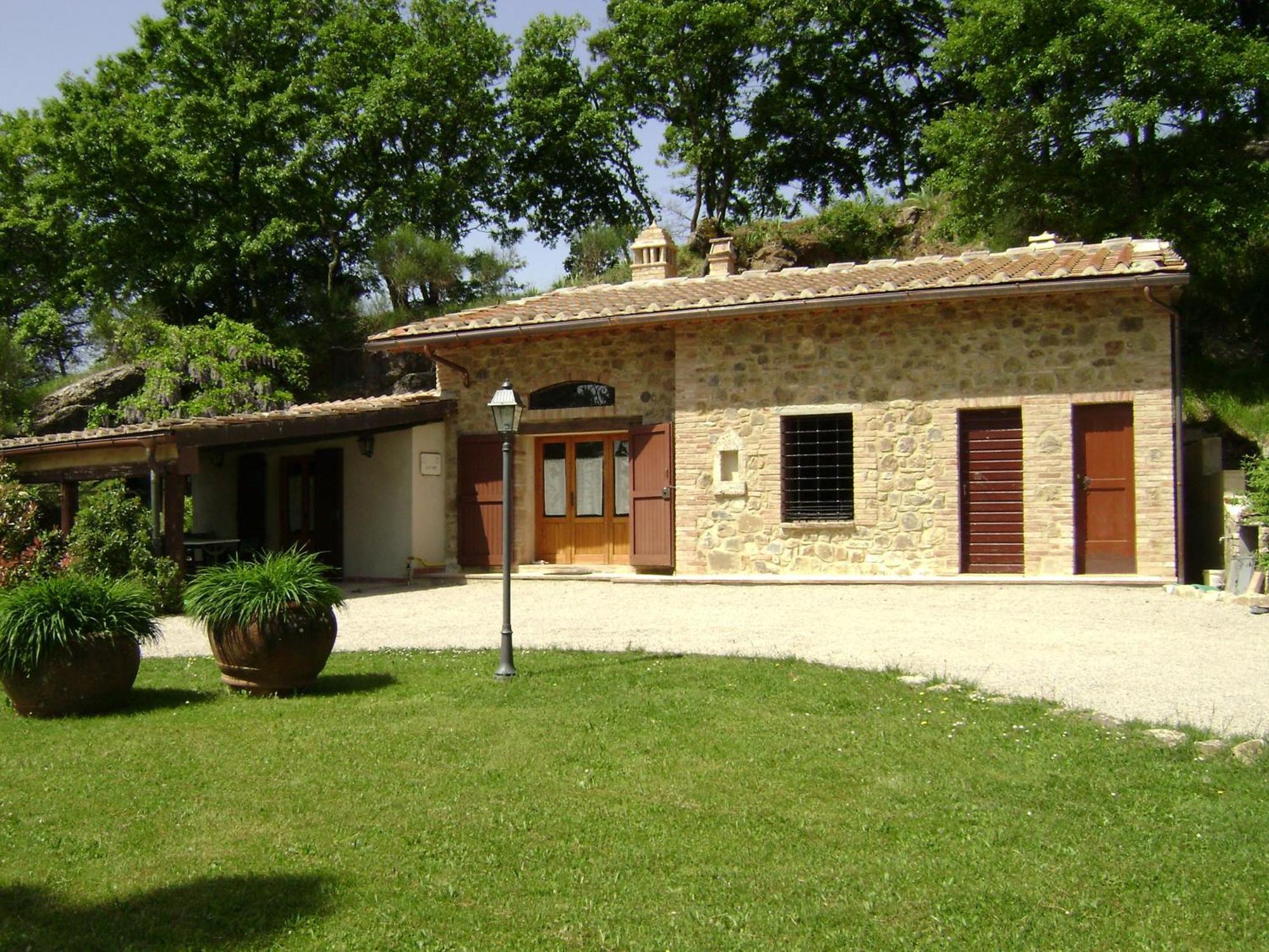 Sassi Bianchi Guest House Sensano Bagian luar foto
