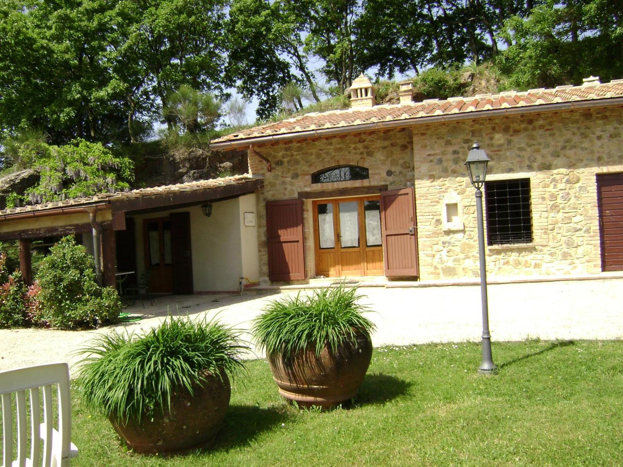 Sassi Bianchi Guest House Sensano Bagian luar foto